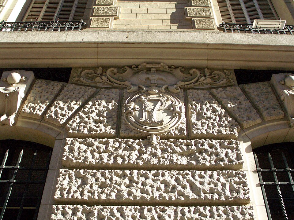 Stone facade and carved medallion at 70 Rue Jean-Jacques-Rousseau, Paris